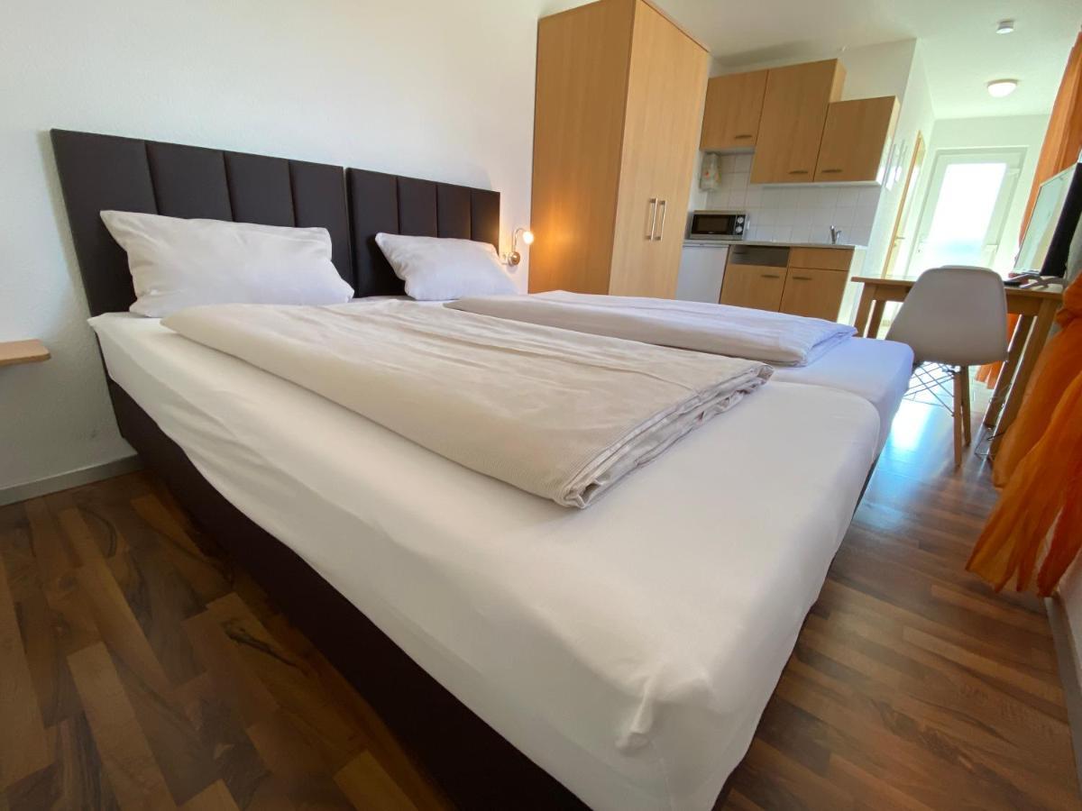 Fleiner Gaestehaus Bed & Breakfast *