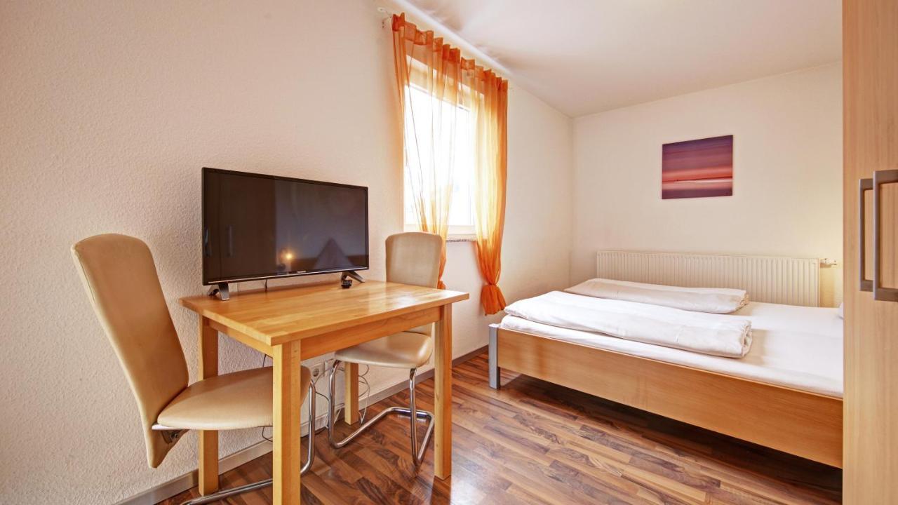 Fleiner Gaestehaus Bed & Breakfast *